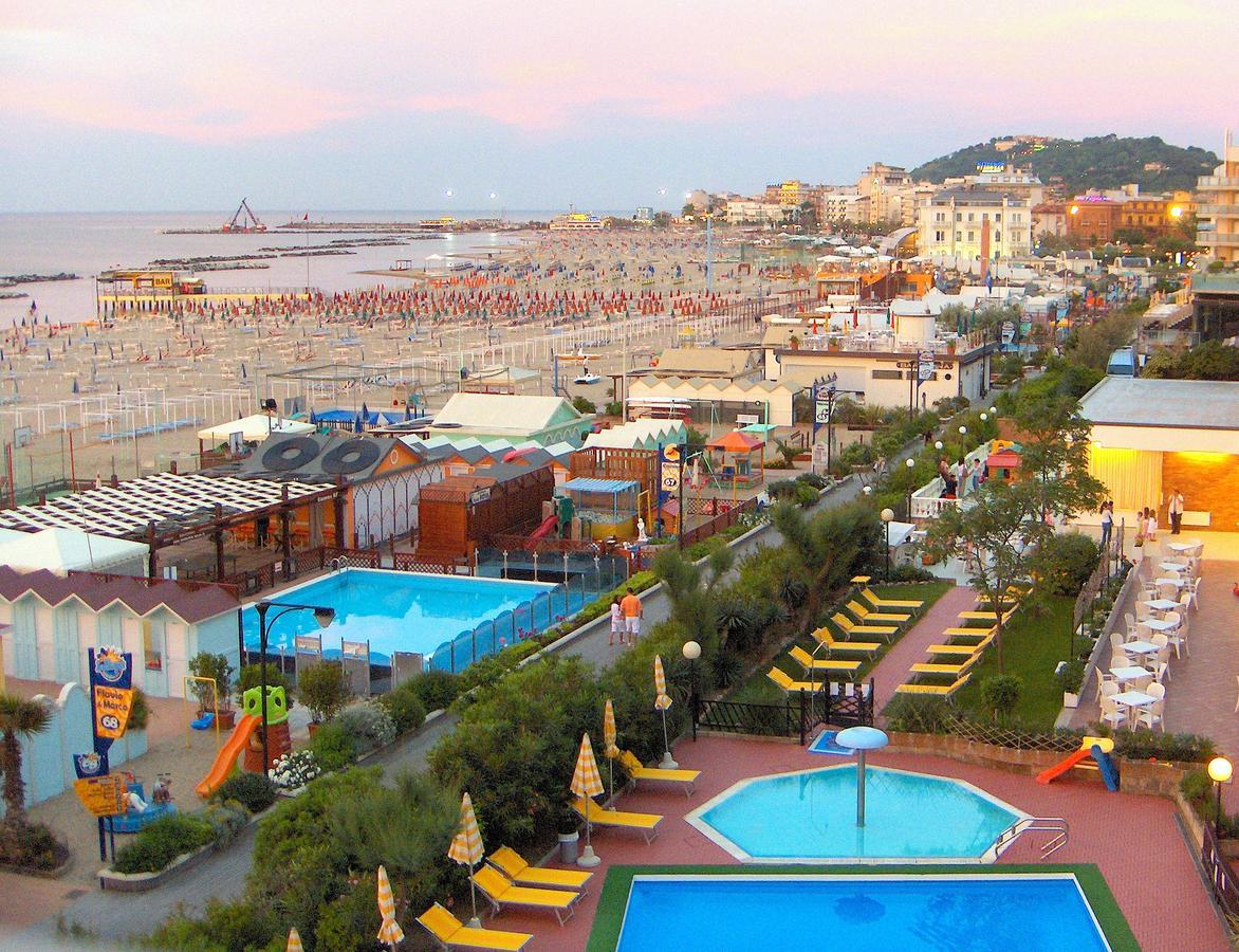 Hotel London Cattolica Luaran gambar